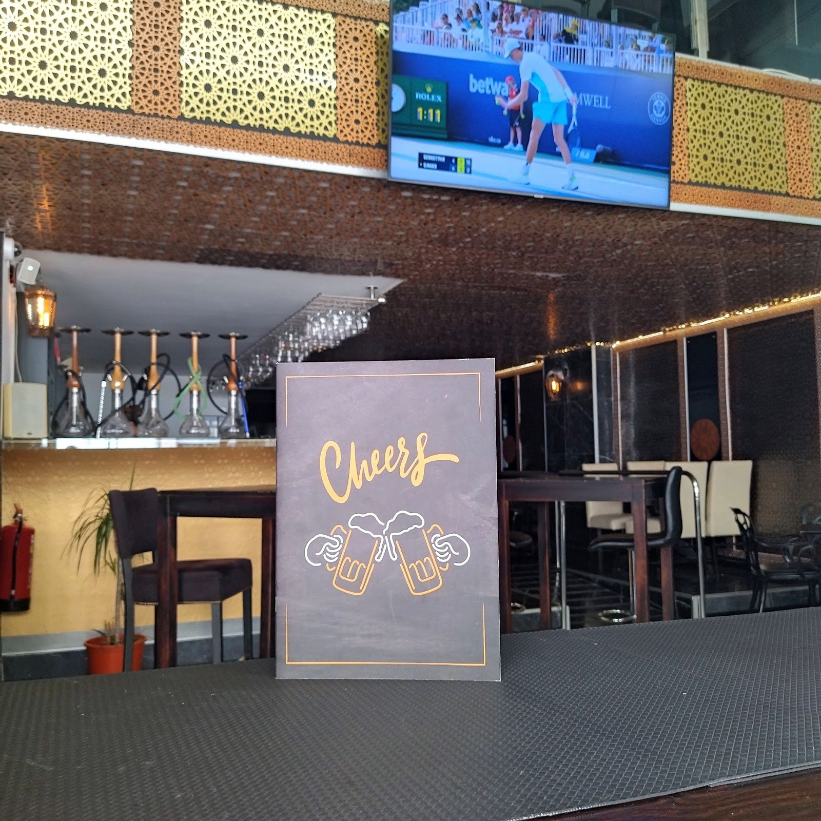 CHEERS BAR