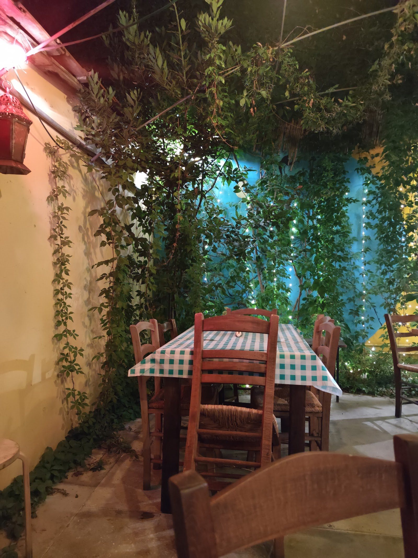 Kαφενείο Mαγειρείο Γιαγκίνι, Cypriot Tavern